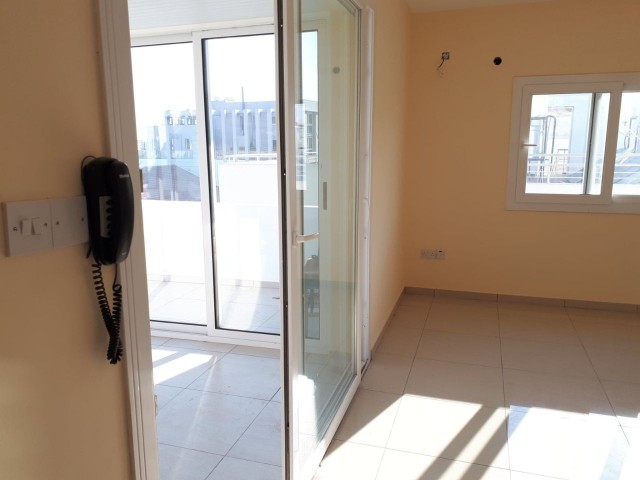 Magusa Canakkale Yarı Eşyalı Geniş Ferah Penthouse 2+1 Satılık