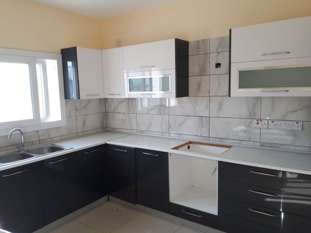 Magusa Canakkale Yarı Eşyalı Geniş Ferah Penthouse 2+1 Satılık