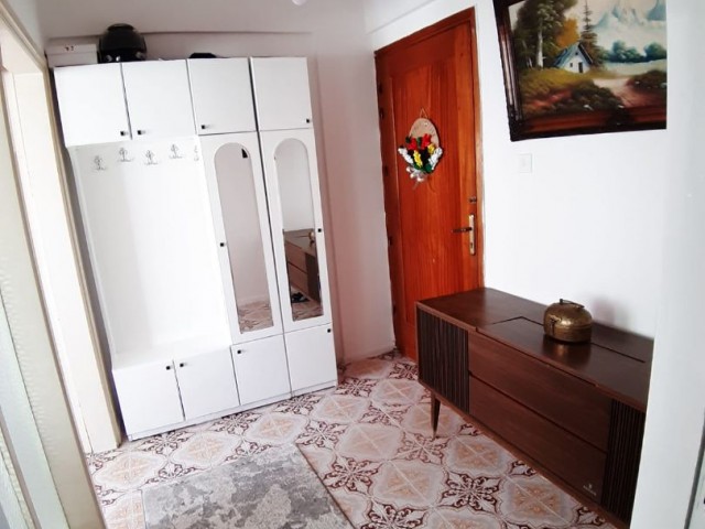 GİRNE MERKEZİ KONUMDA SATILIK 3+1 DAİRE