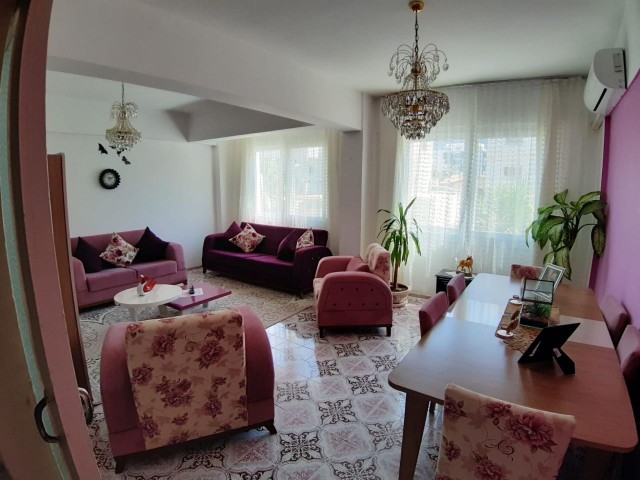 GİRNE MERKEZİ KONUMDA SATILIK 3+1 DAİRE