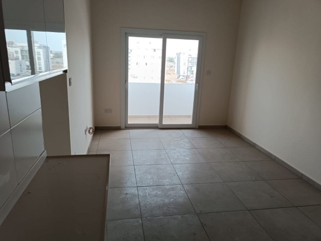 آپارتمان 2+1 برای فروش در Magusa Canakkale مناسب برای زندگی خانوادگی