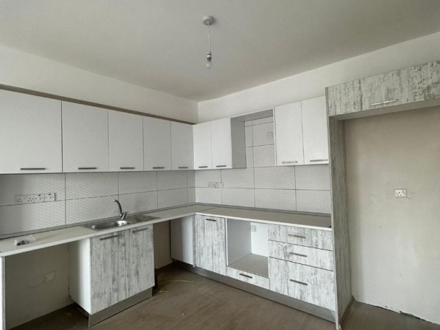 DELIVERED TWO MONTHS AFTER ONE MINUTE WALKING DISTANCE TO CITYMALL IN CANAKKALE! 2+1 FLAT FOR SALE S