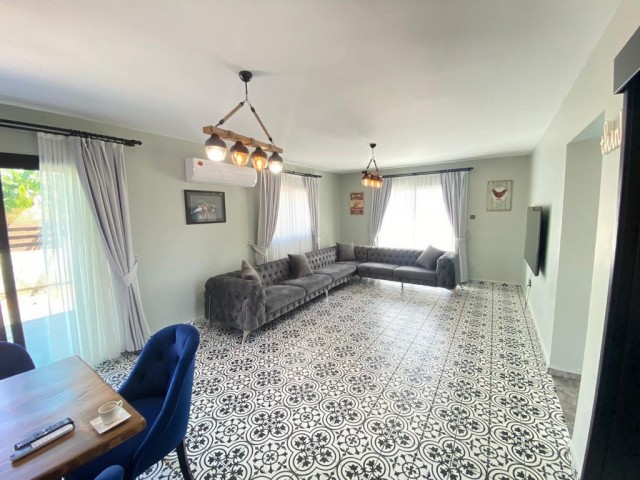Luxuriöses, komplett möbliertes 3+1-Apartment mit großem Garten und privatem Sportraum gegenüber von New Bosporus Salamis