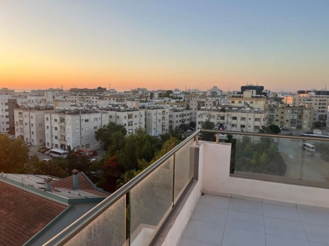 PERFEKTE LAGE 1+1 PENTHOUSE ZU VERKAUFEN MIT GROSSEM BALKON UND ATEMBERAUBENDER AUSSICHT