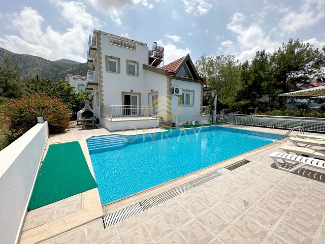 Tägliche Mietvilla mit 4+1 Pool in Çatalköy, Girne.