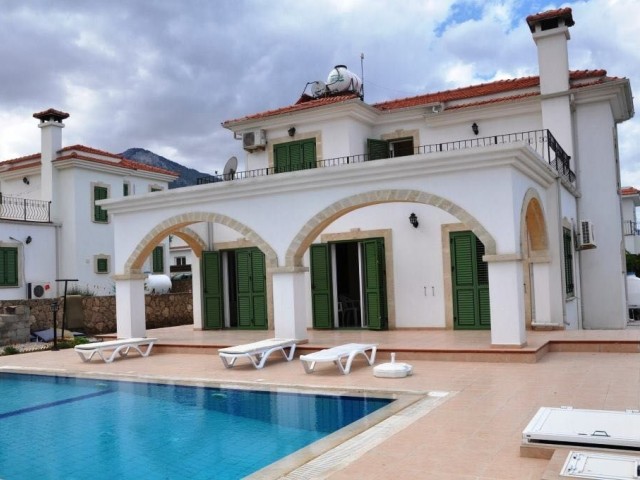 KYRENIA ÇATALKOY 3+1 VILLA TÄGLICH ZU VERMIETEN