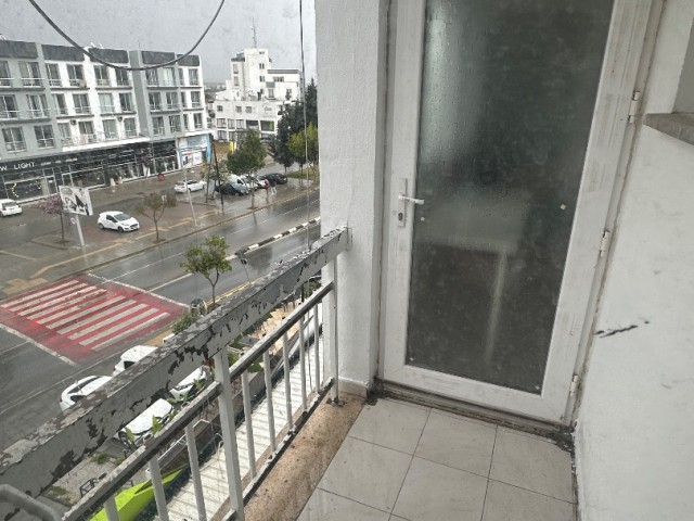 NICOSIA, GÖNYELİ 3+1 WOHNUNG ZU VERMIETEN