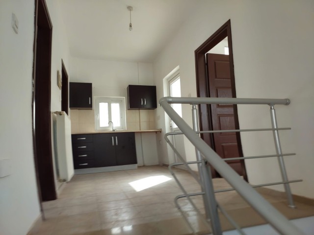 NICOSIA,KÜÇÜK KAYMAKLI 5+1 TRIPLEX-WOHNUNG ZU VERKAUFEN