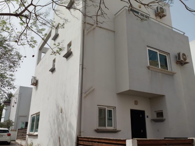 NICOSIA,KÜÇÜK KAYMAKLI 5+1 TRIPLEX FLAT FOR SALE