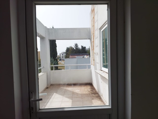 NICOSIA,KÜÇÜK KAYMAKLI 5+1 TRIPLEX-WOHNUNG ZU VERKAUFEN