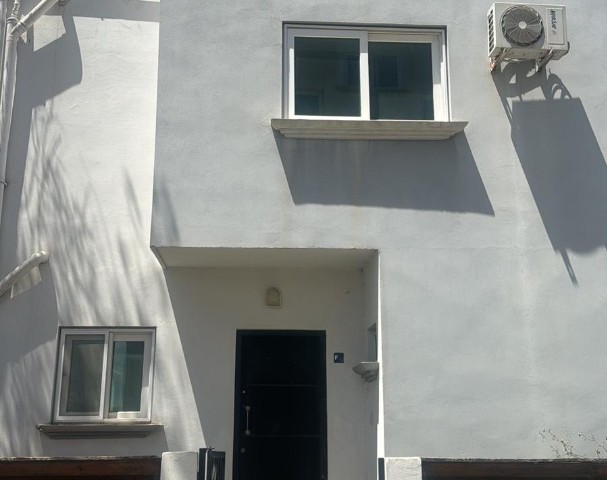 NICOSIA,KÜÇÜK KAYMAKLI 5+1 TRIPLEX-WOHNUNG ZU VERKAUFEN