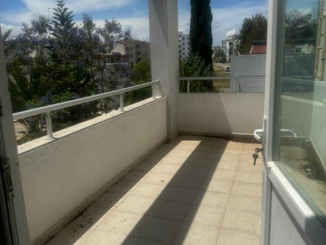 NICOSIA,KÜÇÜK KAYMAKLI 5+1 TRIPLEX-WOHNUNG ZU VERKAUFEN