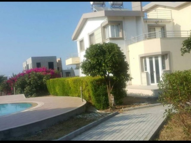 Karaoglanoglu 2-bedroom ground floor apartment with garden for sale on the site ** 