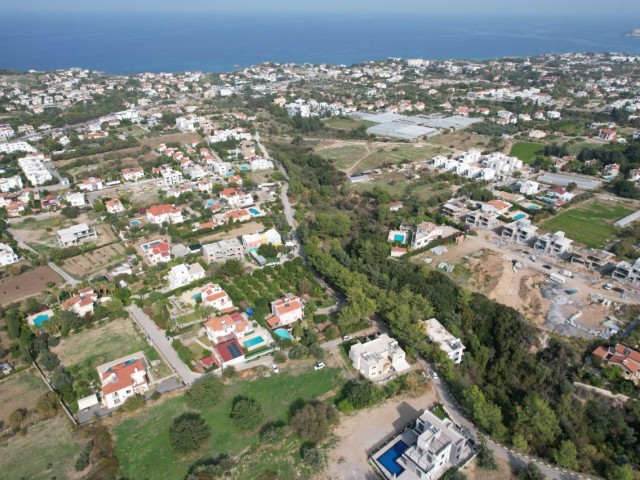 Feld mit 4 Wohnungen zum Verkauf in Alsancak