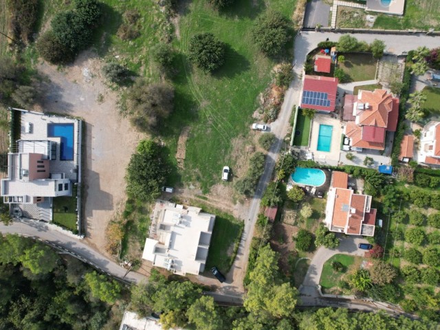 Field with 4 Flats for Sale in Alsancak