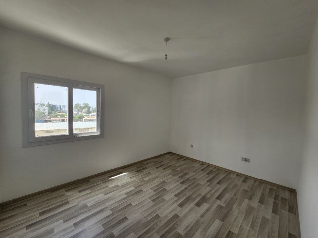 IM GÖNYELİ-BEREICH - 2+1 Penthouse ZU VERKAUFEN