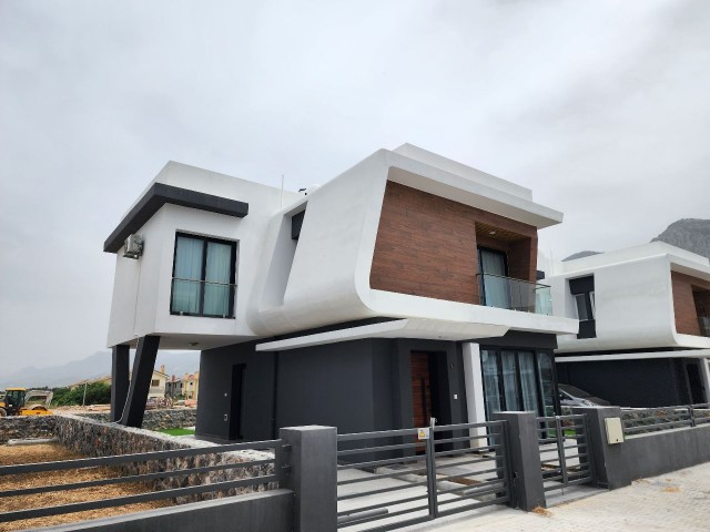 In Karşıyak - Neue 3+1 Villa ZU VERKAUFEN