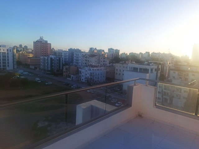 Mağusa Merkezde Deniz Manzaralı Penthouse 