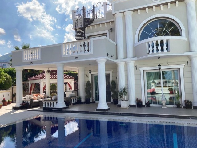 Villa mit 3 Schlafzimmern und privatem Pool in Çatalköy, Kyrenia