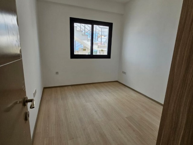 2+1 NULL-WOHNUNG MIT BERG- UND MEERBLICK IN LAPTA