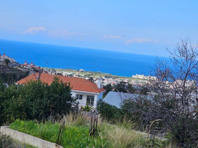 3 DECLARES OF LAND FOR SALE IN A GREAT LOCATION WITH MOUNTAIN AND SEA VIEWS....