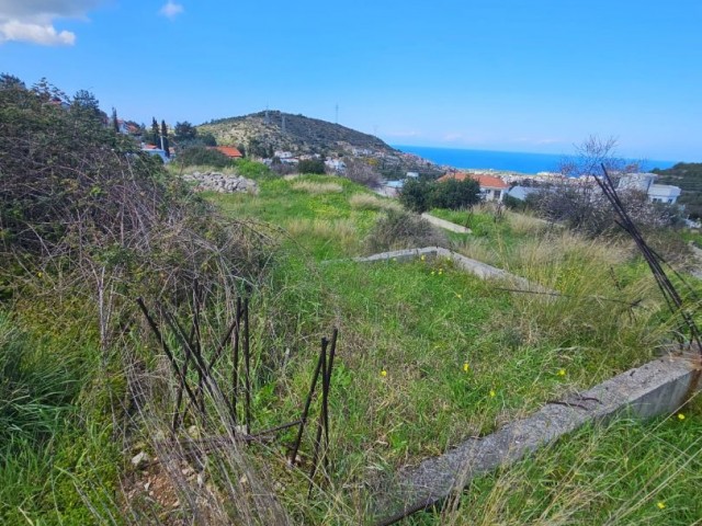 3 DECLARES OF LAND FOR SALE IN A GREAT LOCATION WITH MOUNTAIN AND SEA VIEWS....