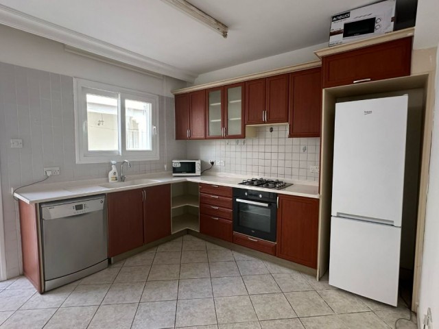 3+1 Wohnung zur Miete im Zentrum von Kyrenia