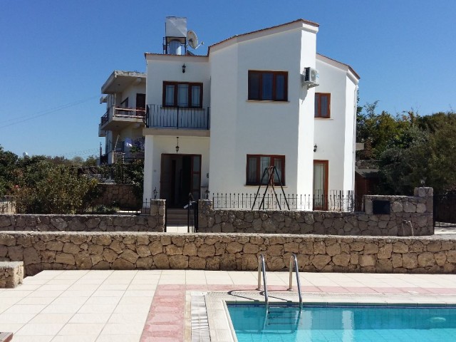 It is rented from the owner in the center of Çatalköy (3 minutes from the restaurant Ani. duplex villa with sea and pool views (within walking distance) ** 