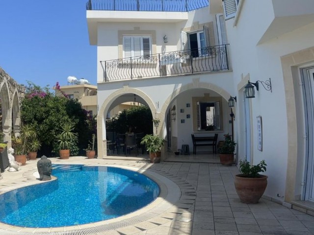 3+1 VOLLSTÄNDIG FREISTEHENDE VILLA MIT PRIVATEM POOL IN OZANKÖY