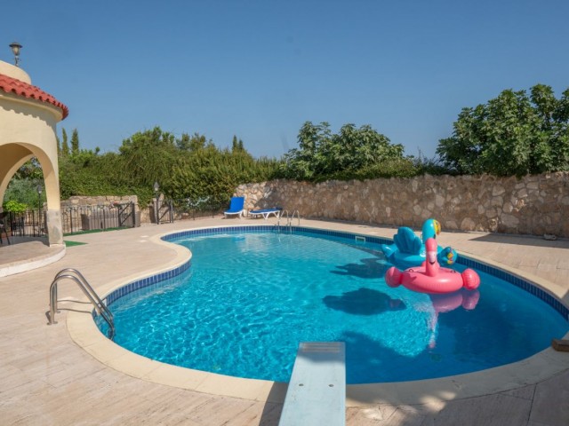 Вилла с бассейном в Чаталкёй, Кирения