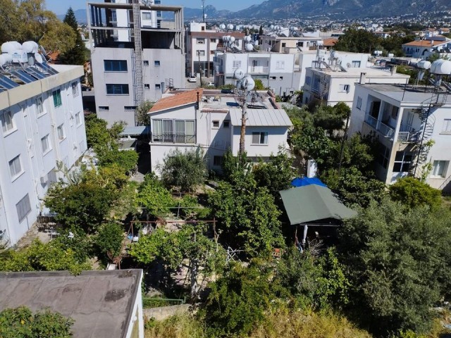 2-STÖCKIGES EINFAMILIENHAUS MIT GARTEN IM ZENTRUM VON KYRENIA ZU VERKAUFEN