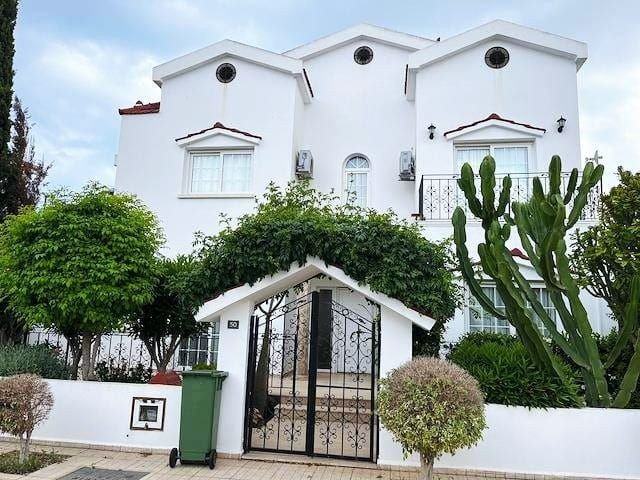 5+2 Villa for sale 500 meters from the Sea