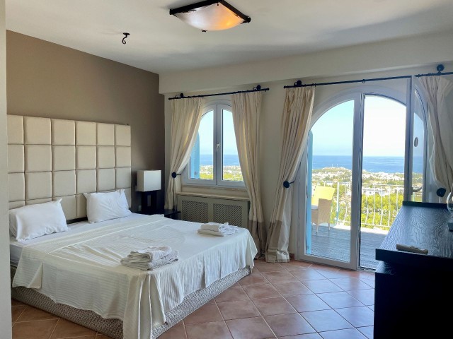 Spektakuläre Villa mit 4 Schlafzimmern und Blick über ganz Kyrenia