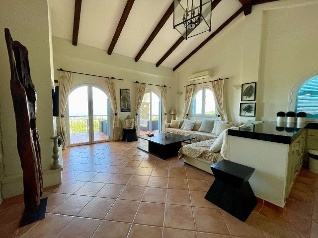 Spectacular 4 bedroom villa with views over whole Kyrenia