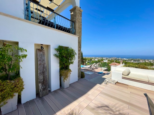 Spektakuläre Villa mit 4 Schlafzimmern und Blick über ganz Kyrenia