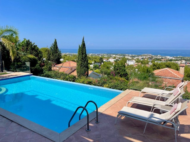 Spektakuläre Villa mit 4 Schlafzimmern und Blick über ganz Kyrenia