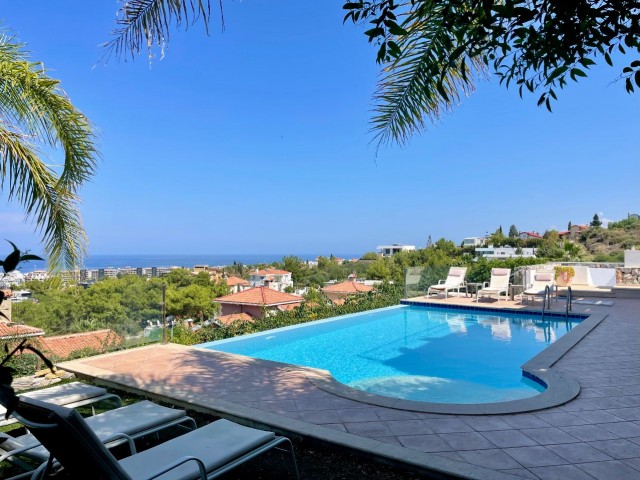 Spektakuläre Villa mit 4 Schlafzimmern und Blick über ganz Kyrenia