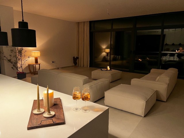 Atemberaubendes Penthouse mit 3 Schlafzimmern am Meer