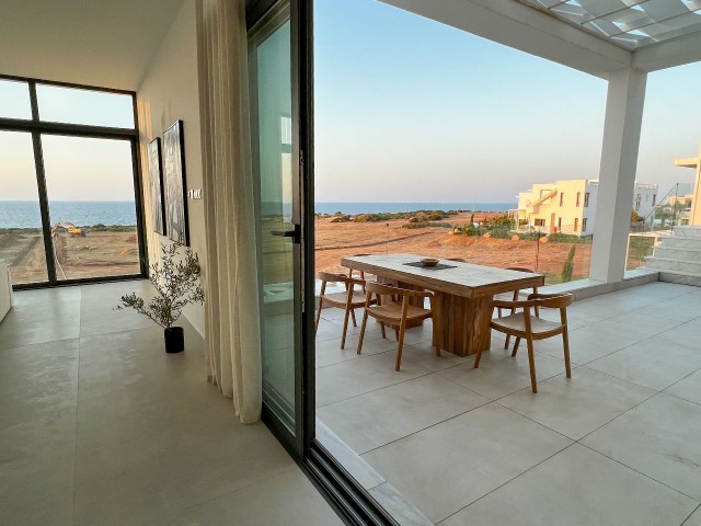 Stunning 3 Bed Penthouse by the Sea