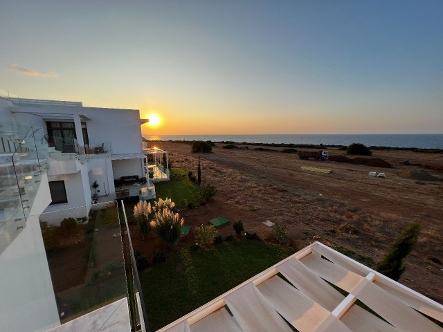 Stunning 3 Bed Penthouse by the Sea