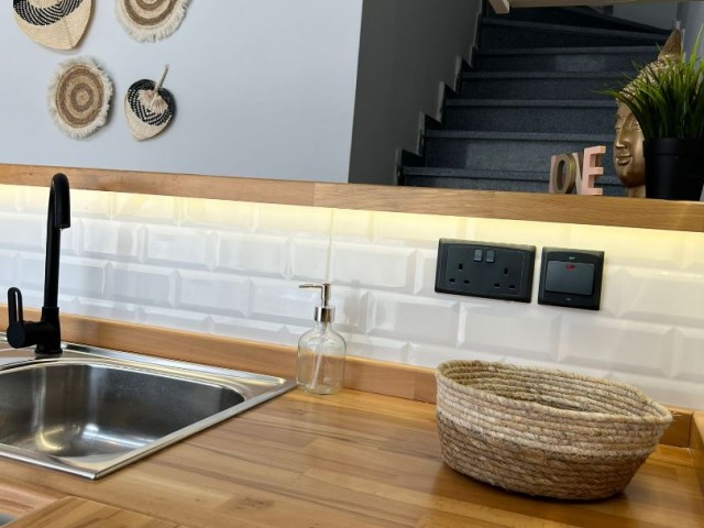 Loft-Wohnung mit 2 Schlafzimmern und privatem Garten in Karşıyaka