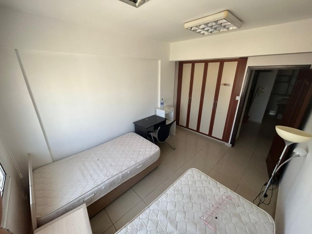 2+1 WOHNUNG MIT GEWERBLICHER GENEHMIGUNG ZUR MIETE IM KYRENIA CENTER