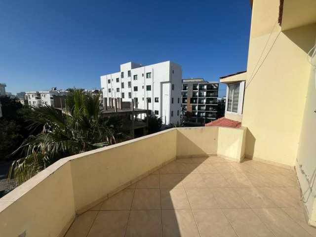 2+1 FLAT FOR SALE IN KYRENIA CENTRAL ASLANLI VILLA AREA