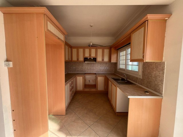 2+1 FLAT FOR SALE IN KYRENIA CENTRAL ASLANLI VILLA AREA