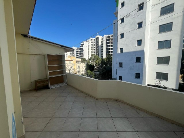 2+1 FLAT FOR SALE IN KYRENIA CENTRAL ASLANLI VILLA AREA