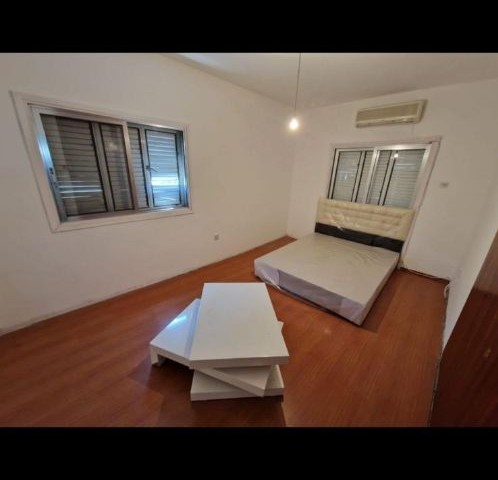 ساختمان کامل برای فروش در GÖNYELİ 2 آپارتمان 1 باغ طبقه همکف