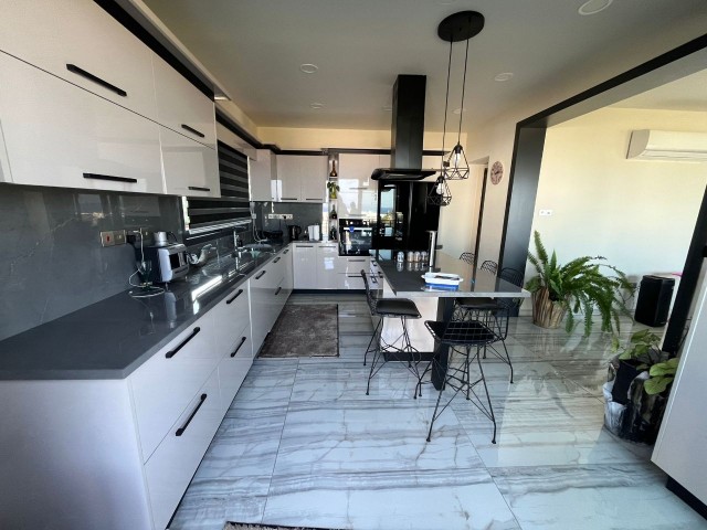 Girne Esentepe'de 4+1 full Eşyalı kapanmaz deniz manzaralı villa