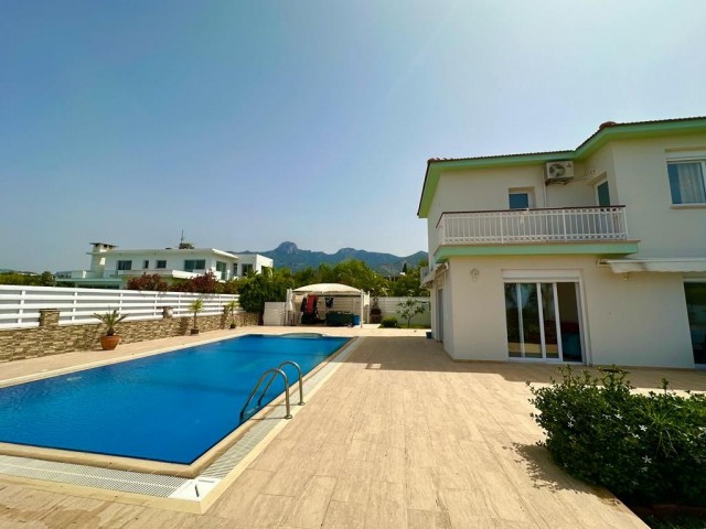 Girne Çatalköy Satılık 3+1 Villa / Lüks