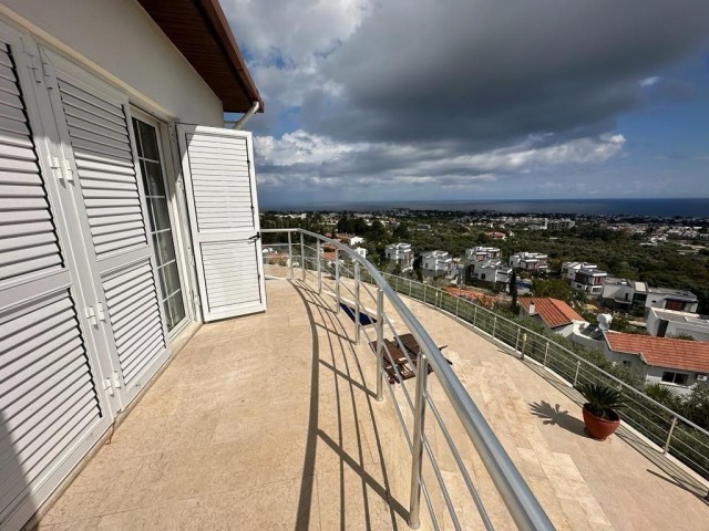 great location sea and mountain .Villa on the balcony of Kyrenia