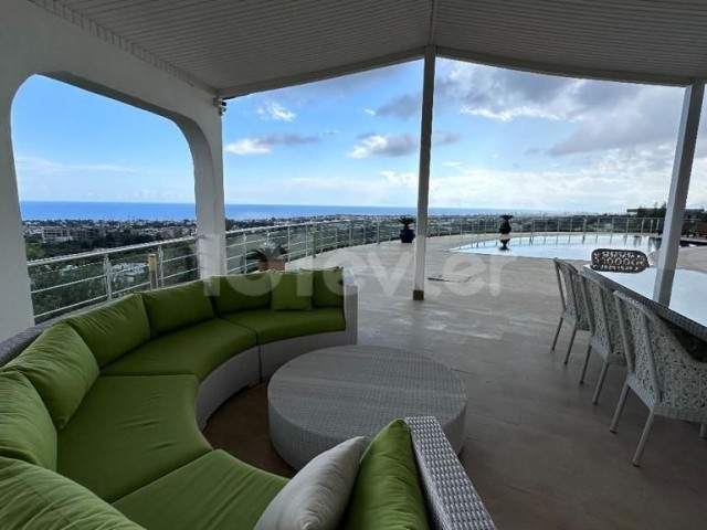 great location sea and mountain .Villa on the balcony of Kyrenia